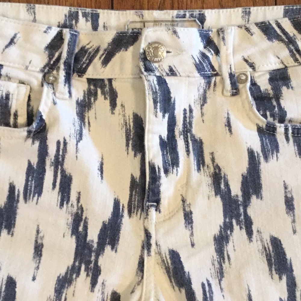 Free People Indigo Skies Cropped Jeans with stretch. Women’s size 26. Inseam 27” - Picture 11 of 16